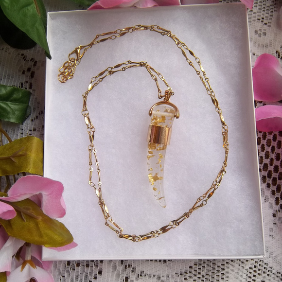 Jewelry - Gold Tone Horn Necklace